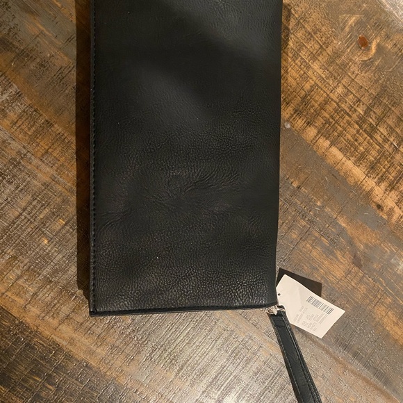 Keep it edgy look with this Catherine’s Clutch purse 🖤😍🖤 - Picture 9 of 10